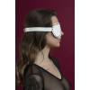 Маска на очі з заклепками Feral Feelings - Blindfold Mask, натуральна шкіра, біла